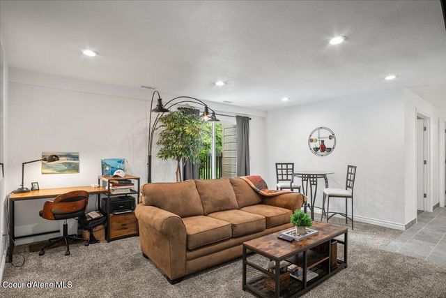 10569 N Friar DR, B, Hayden, ID 83835