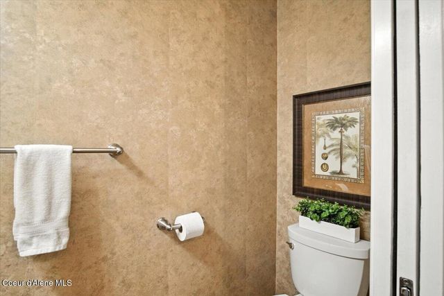 10569 N Friar DR, B, Hayden, ID 83835