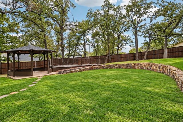 180 N Woodland Trail, Double Oak, TX 75077