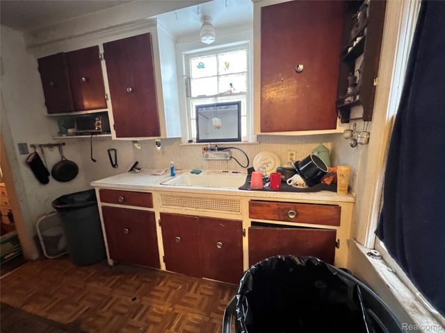 2690 Ellwood Avenue, Berkley, MI 48072