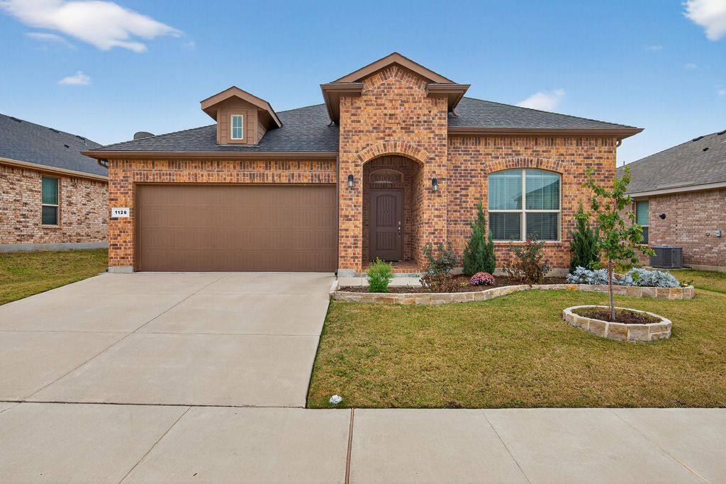 1128 Twin Brooks Lane, Fort Worth, TX 76177
