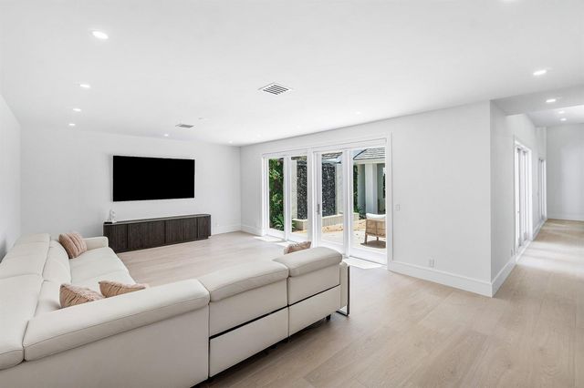 5768 NW 39th Avenue, Boca Raton, FL 33496