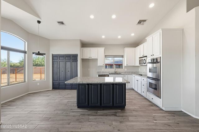 17821 S Golden Valley Drive, Sahuarita, AZ 85629