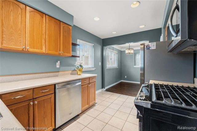 28812 Boston Street, Saint Clair Shores, MI 48081