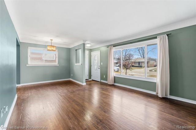 28812 Boston Street, Saint Clair Shores, MI 48081