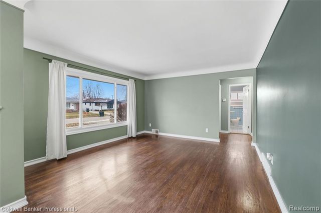 28812 Boston Street, Saint Clair Shores, MI 48081