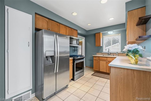 28812 Boston Street, Saint Clair Shores, MI 48081