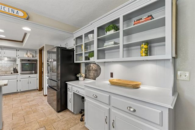6913 Briarcreek Drive, Oklahoma City, OK 73162