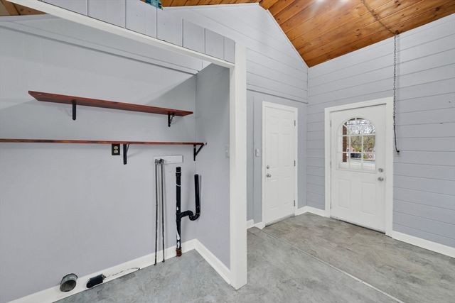 4 Leonard Rd, Stafford, CT 06076