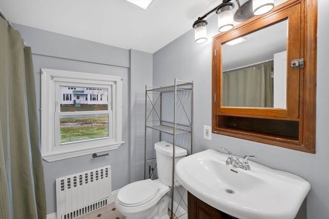 4 Leonard Rd, Stafford, CT 06076