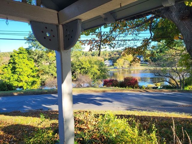 4 Leonard Rd, Stafford, CT 06076