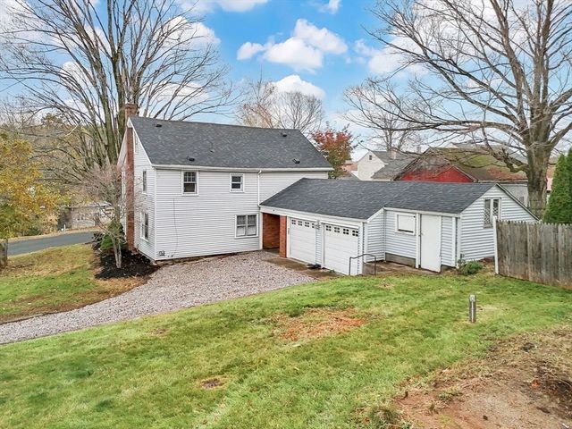 4 Leonard Rd, Stafford, CT 06076