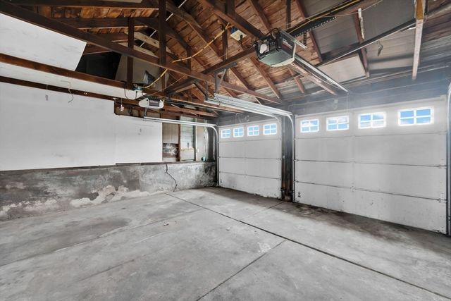 4 Leonard Rd, Stafford, CT 06076