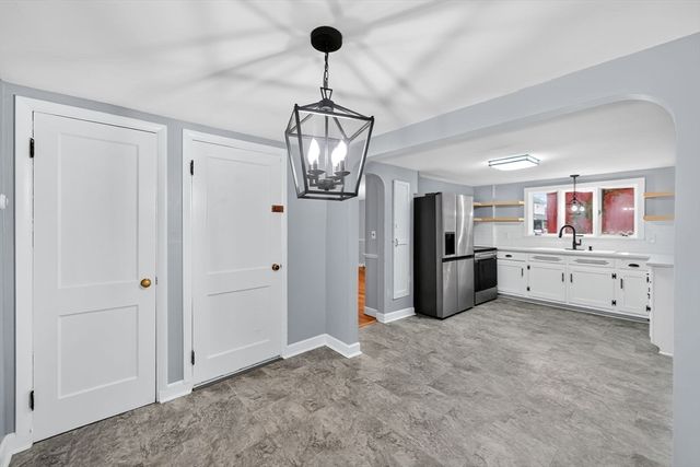 4 Leonard Rd, Stafford, CT 06076