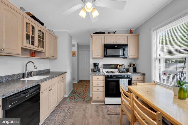 41 CHARLES BOSSERT DR, Bordentown, NJ 08505