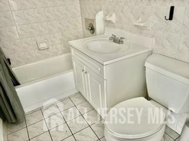 392 College Drive, Edison, NJ 08817