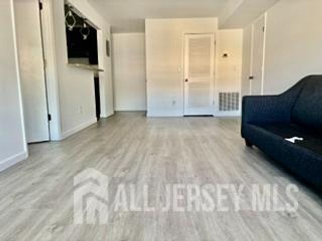 392 College Drive, Edison, NJ 08817