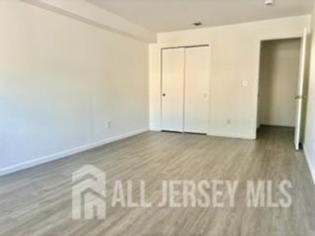 392 College Drive, Edison, NJ 08817