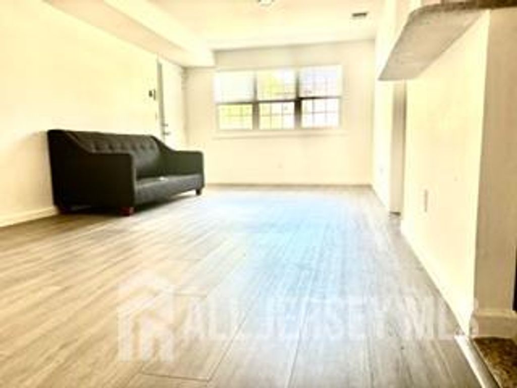 392 College Drive, Edison, NJ 08817