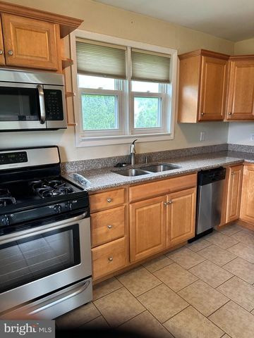 102 MYRTLE AVE, Reading, PA 19606