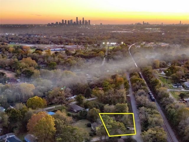 5502 Finch Street B, Houston, TX 77028