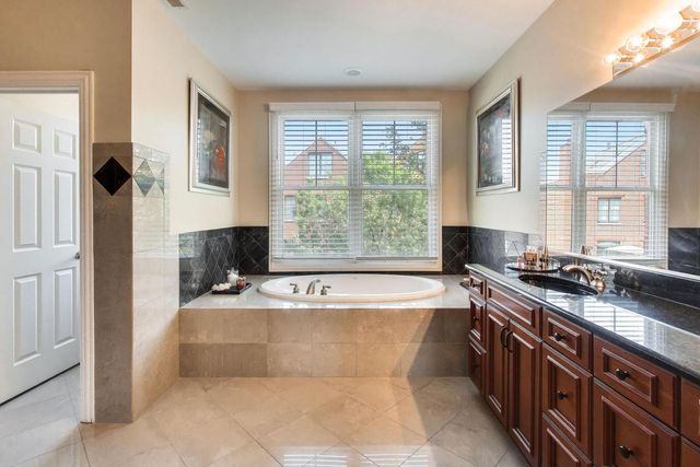 1850 Admiral Court, Glenview, IL 60026