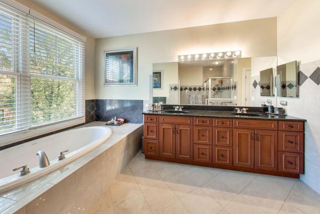 1850 Admiral Court, Glenview, IL 60026