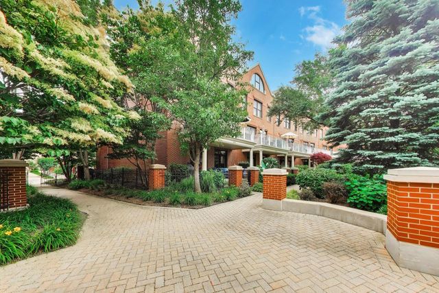 1850 Admiral Court, Glenview, IL 60026