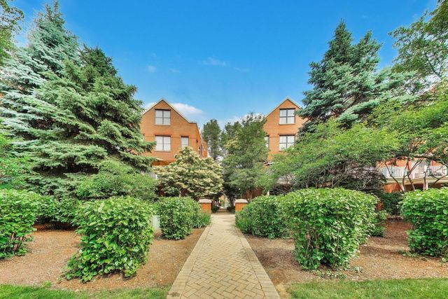 1850 Admiral Court, Glenview, IL 60026