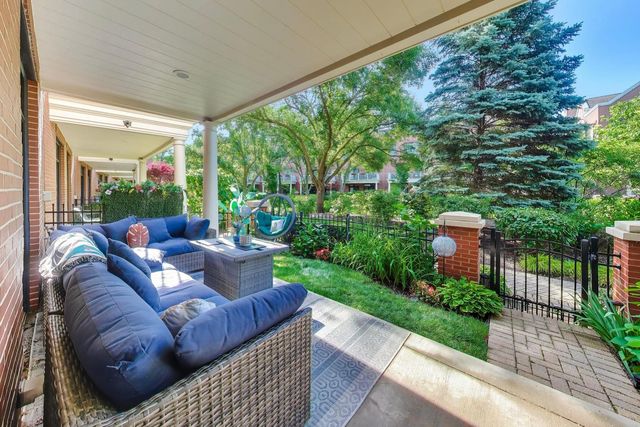 1850 Admiral Court, Glenview, IL 60026