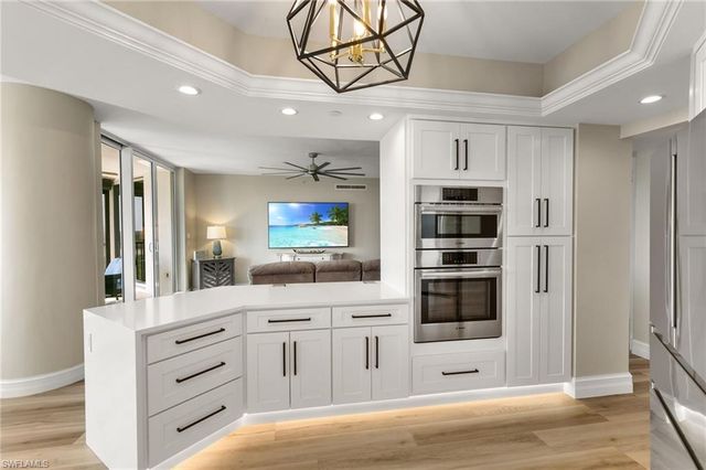1060 Borghese LN 902, Naples, FL 34114
