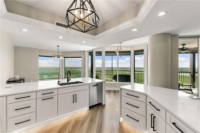 1060 Borghese LN 902, Naples, FL 34114