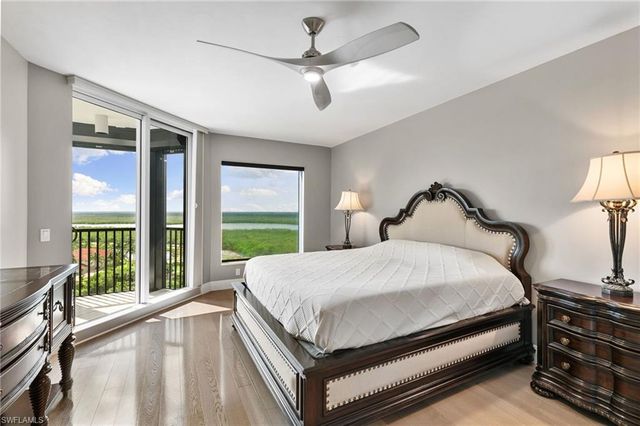 1060 Borghese LN 902, Naples, FL 34114