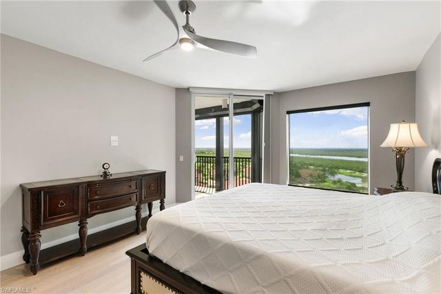 1060 Borghese LN 902, Naples, FL 34114