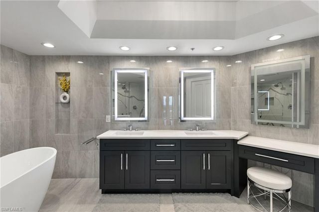 1060 Borghese LN 902, Naples, FL 34114