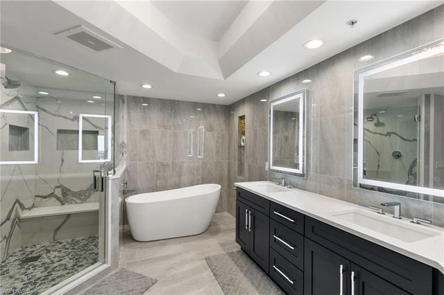 1060 Borghese LN 902, Naples, FL 34114