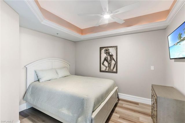 1060 Borghese LN 902, Naples, FL 34114