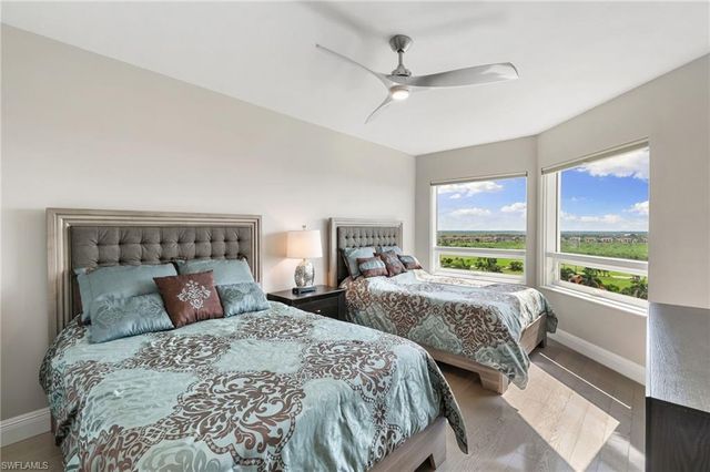 1060 Borghese LN 902, Naples, FL 34114