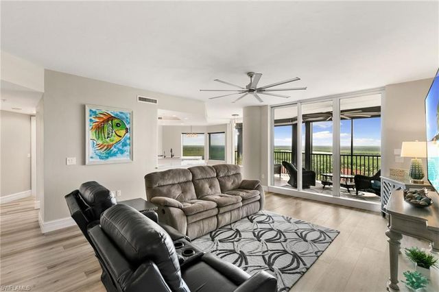 1060 Borghese LN 902, Naples, FL 34114