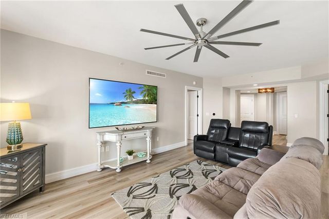 1060 Borghese LN 902, Naples, FL 34114