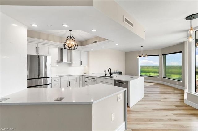 1060 Borghese LN 902, Naples, FL 34114