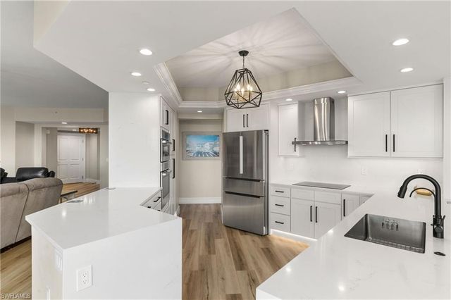 1060 Borghese LN 902, Naples, FL 34114