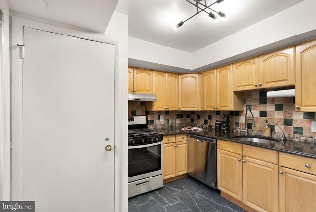 1949 KENNEDY DR, Mclean, VA 22102