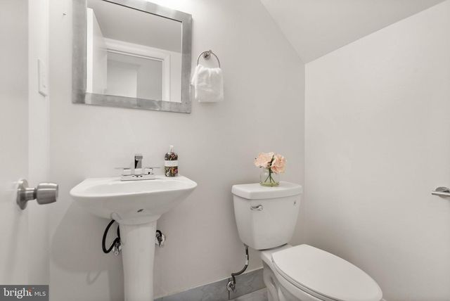 1949 KENNEDY DR, Mclean, VA 22102