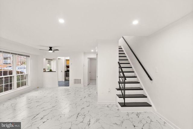 1949 KENNEDY DR, Mclean, VA 22102