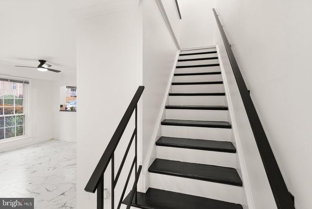 1949 KENNEDY DR, Mclean, VA 22102