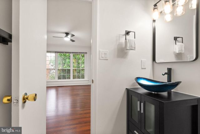 1949 KENNEDY DR, Mclean, VA 22102