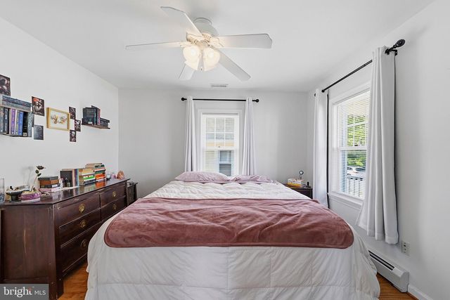 15 S CLINTON AVE, Maple Shade, NJ 08052