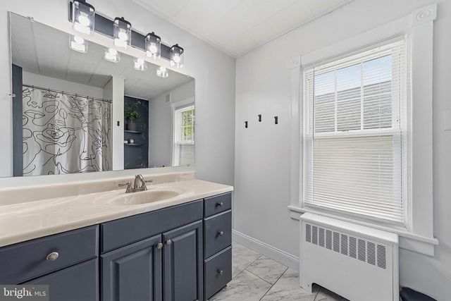 15 S CLINTON AVE, Maple Shade, NJ 08052