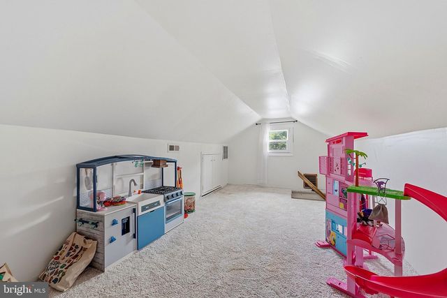 15 S CLINTON AVE, Maple Shade, NJ 08052